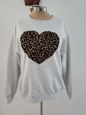SOUTH PARADE | Light Gray Sweatshirt with Leopard Heart